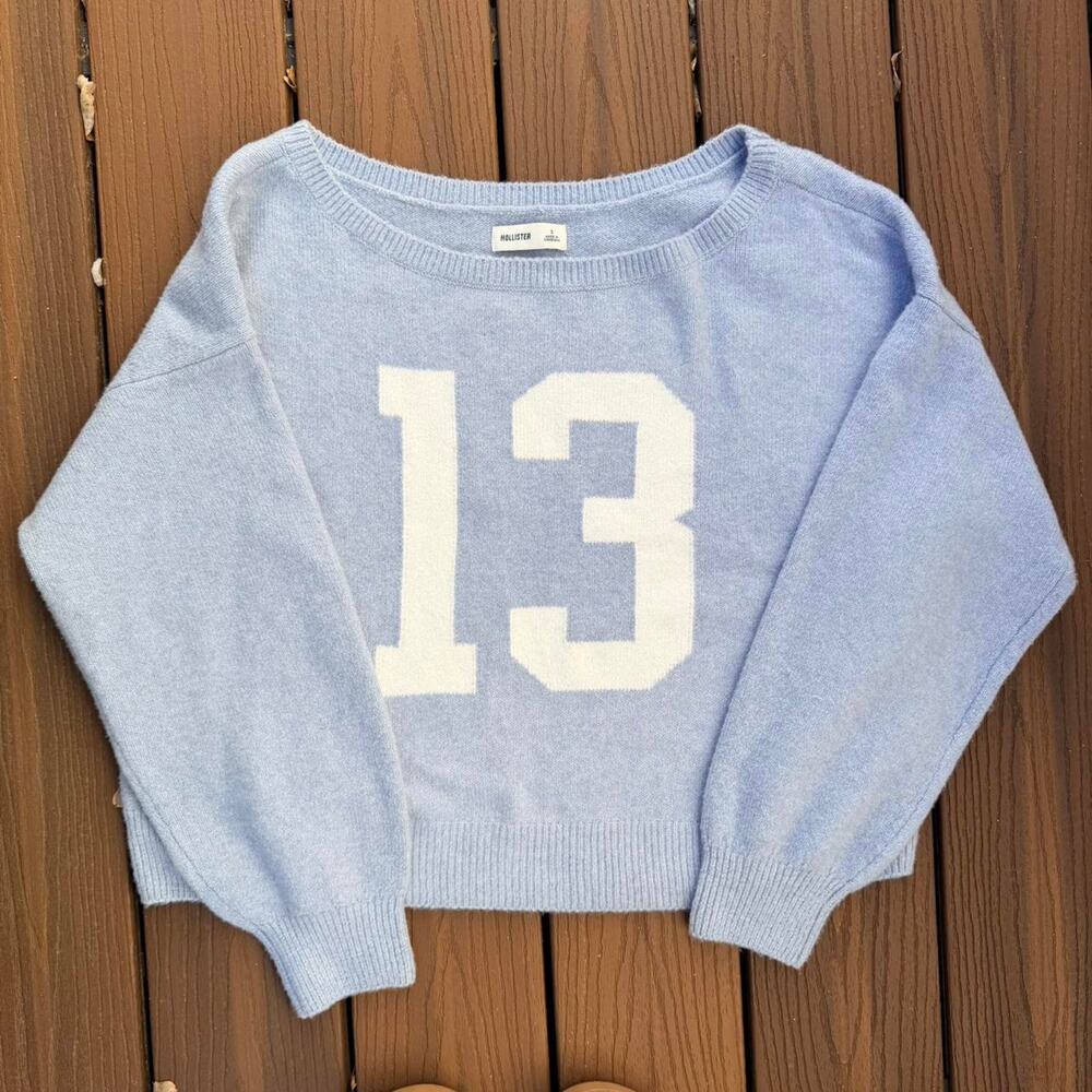 Hollister Sweater "13" Graphic | Light blue | Small